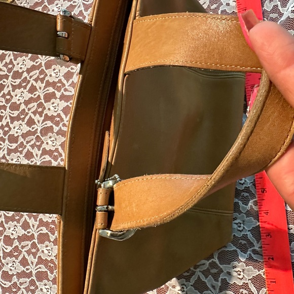 Coach purse… tan silver hardware!!! - Picture 2 of 12